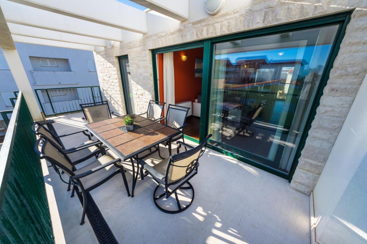 Queen Beach Apartments 닌 외부 사진