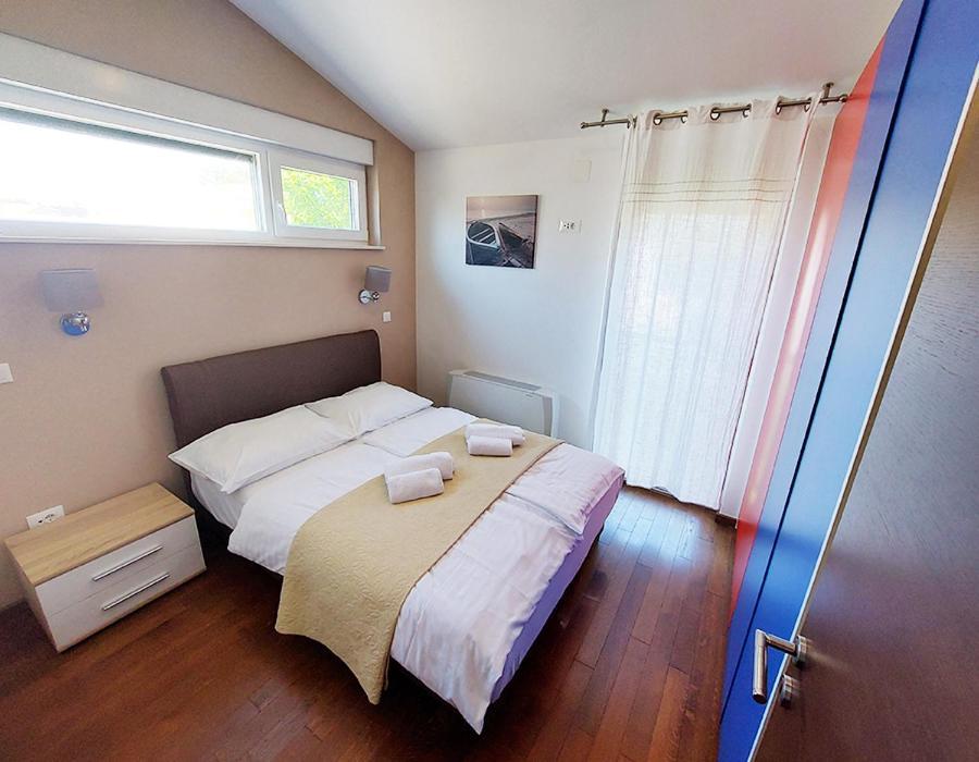 Queen Beach Apartments 닌 외부 사진