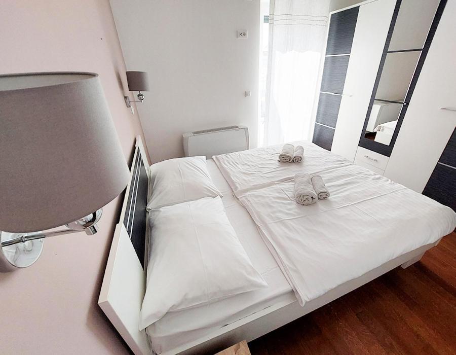 Queen Beach Apartments 닌 외부 사진