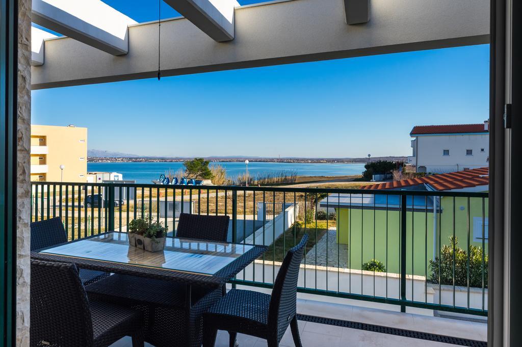 Queen Beach Apartments 닌 외부 사진