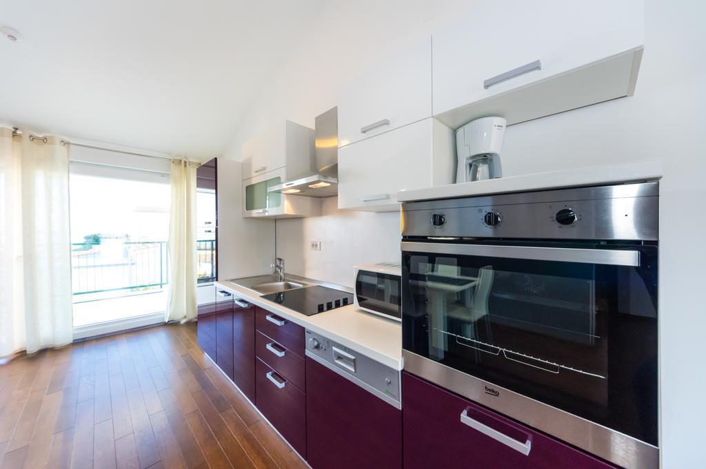Queen Beach Apartments 닌 외부 사진