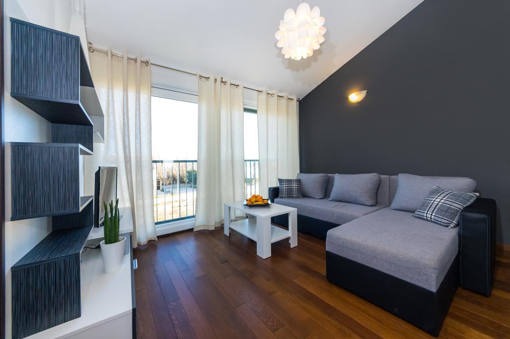 Queen Beach Apartments 닌 외부 사진