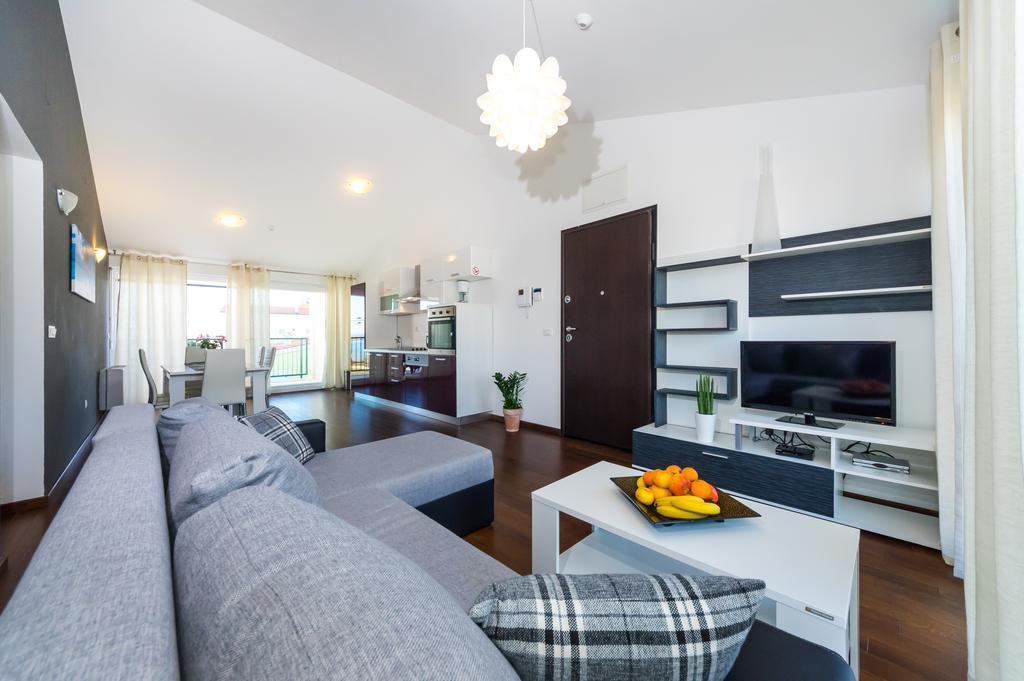 Queen Beach Apartments 닌 외부 사진