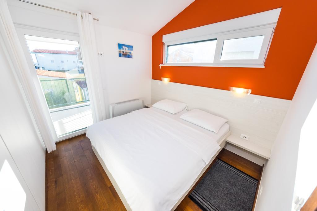 Queen Beach Apartments 닌 외부 사진