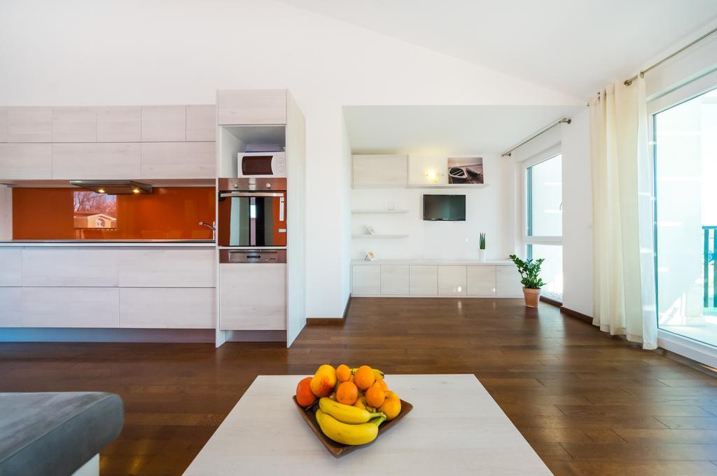 Queen Beach Apartments 닌 외부 사진