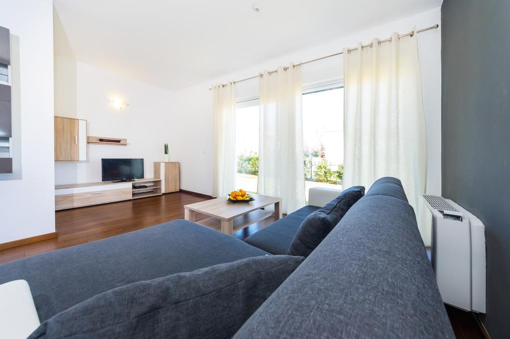 Queen Beach Apartments 닌 외부 사진