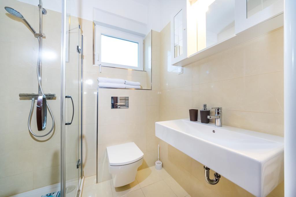 Queen Beach Apartments 닌 외부 사진