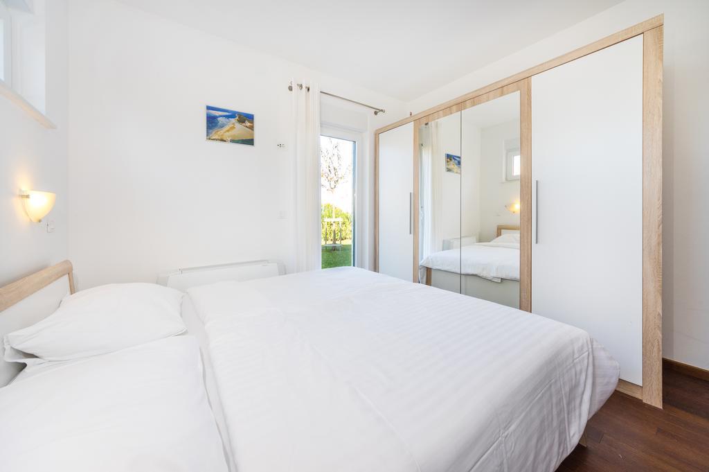 Queen Beach Apartments 닌 외부 사진