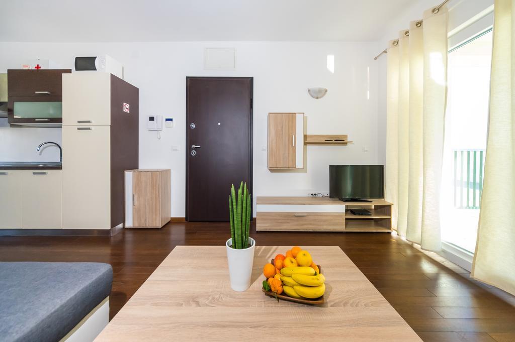 Queen Beach Apartments 닌 외부 사진